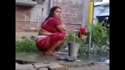 Nonton Film Bokep Aunty bathing out door mp4
