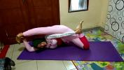 Nonton Video Bokep Hijab Doing Sexy Yoga 3gp online