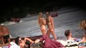 Video Bokep casal safado fode gostoso na praia de nudismo lotada 2020