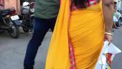Video Bokep Cute structure of aunty in yellow saree hot