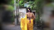 Bokep Baru Indian aunty in hot Saree showing boobs hot