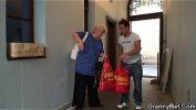 Video Bokep Picking up and fucking blonde granny from behind gratis