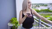 Video Bokep Dylan Vox gives her stepbro a blowjob for a ride terbaru