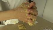 Nonton Video Bokep Hand crush fetish Women crush pudding by hand mp4
