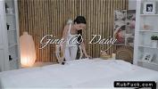 Video Bokep Terbaru Masseuse massages hot body of brunette babe 3gp