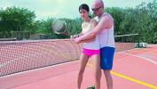 Bokep Terbaru Tennislehrer fickt die kleine direkt auf dem Platz gratis