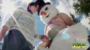 Nonton Video Bokep PublicHandjobs Short haired ski trip cutie Brandi de Lafey makes it snow with outdoor cosplay handjob mp4