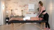 Bokep Booty masseuse offers nuru massage to handsome client gratis