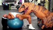 Film Bokep Hardbodied milf gets railed by a fucking dinosaur in a gym 3gp