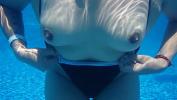 Bokep Baru Mature showing tits in pool 3gp